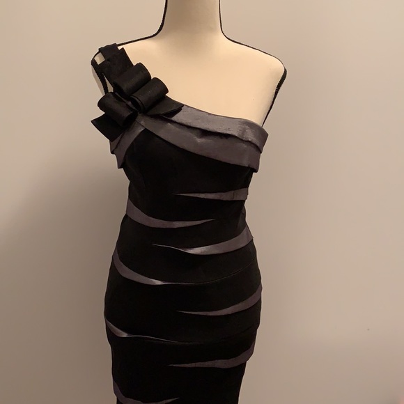 Event dress - Picture 2 of 3